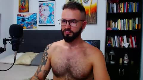 Snapshot of akiles_r chatting on 10.16.25 akiles online show from 10.16.25