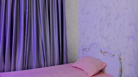 Snapshot of akino_hen chatting on 11.26.25 Kim online show from 11.26.25