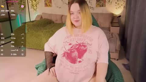 Snapshot of akinohana chatting on 10.22.25 Aki online show from 10.22.25