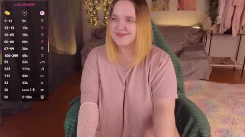 Snapshot of akinohana chatting on 12.01.25 Aki online show from 12.01.25