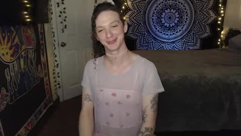 Snapshot of akirasuka chatting on 12.13.25 kirax online show from 12.13.25