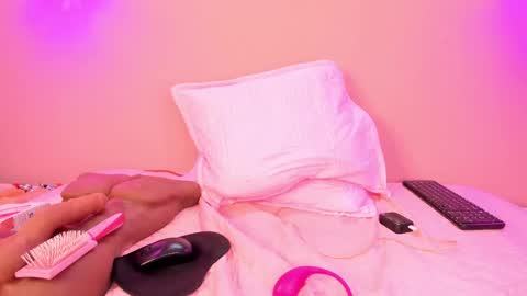 Snapshot of alahia_betancur chatting on 01.24.25 Alahia online show from 01.24.25