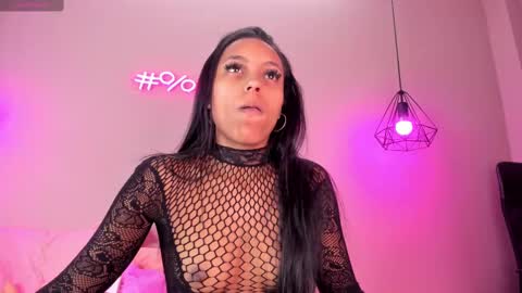 Snapshot of alahia_betancur chatting on 02.11.25 Alahia online show from 02.11.25