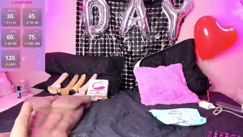 Snapshot of alahia_betancur chatting on 02.15.25 Alahia online show from 02.15.25