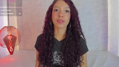 Snapshot of alahia_rosse chatting on 01.05.26 Alahia online show from 01.05.26