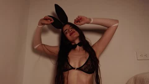 Snapshot of alahia_sky chatting on 10.17.25 online show from 10.17.25