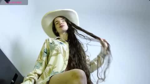 Snapshot of alahia_sky chatting on 11.21.25 online show from 11.21.25