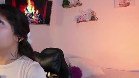 Snapshot of alaiarogerss chatting on 06.25.26 online show from 06.25.26
