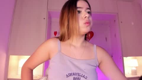 Snapshot of alaiaroose chatting on 03.15.26 alaiaroose online show from 03.15.26