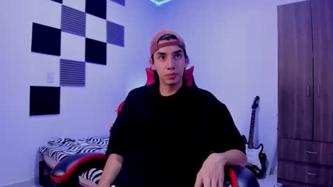 Snapshot of alan_boy01 chatting on 09.13.25 Alan Boy online show from 09.13.25