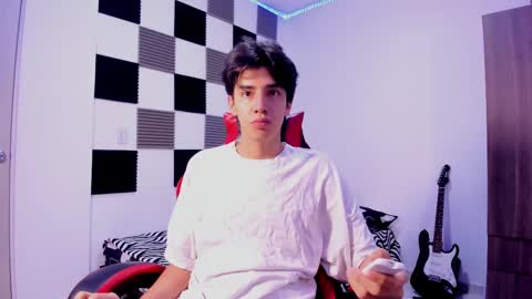 Snapshot of alan_boy01 chatting on 10.04.25 Alan Boy online show from 10.04.25