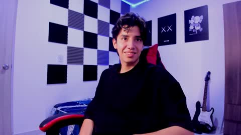 Snapshot of alan_boy01 chatting on 10.16.25 Alan Boy online show from 10.16.25