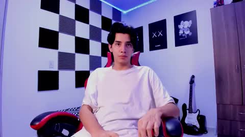 Snapshot of alan_boy01 chatting on 11.13.25 Alan Boy online show from 11.13.25