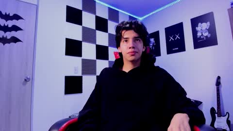 Snapshot of alan_boy01 chatting on 11.16.25 Alan Boy online show from 11.16.25