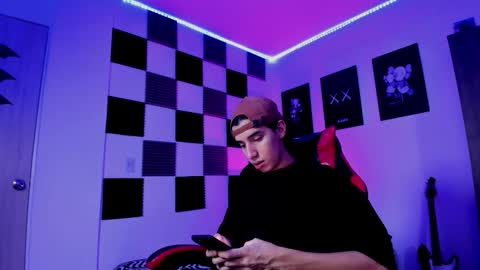 Snapshot of alan_boy01 chatting on 11.20.25 Alan Boy online show from 11.20.25