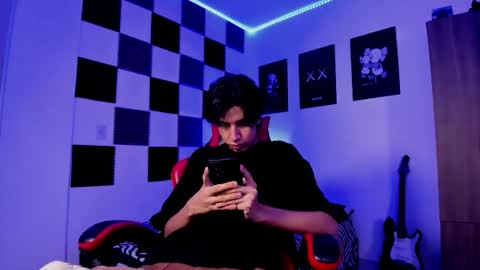 Snapshot of alan_boy01 chatting on 11.23.25 Alan Boy online show from 11.23.25