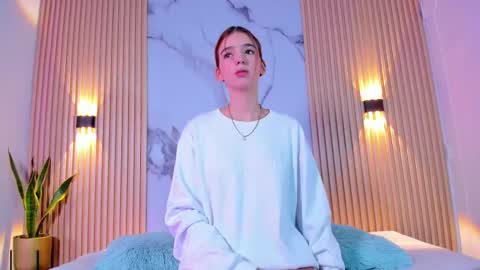 Snapshot of alana_333 chatting on 09.10.25 A L A N A online show from 09.10.25