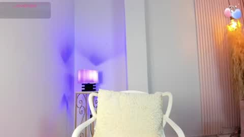 Snapshot of alana__rossetti chatting on 06.20.26 Alana online show from 06.20.26