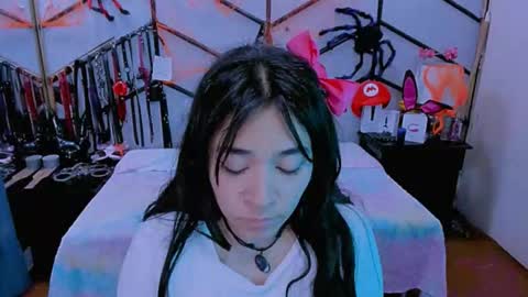 Alana online show from 10.31.25