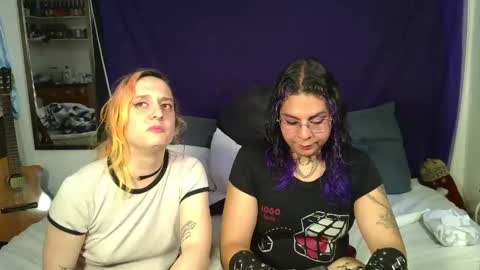 Snapshot of alani_trangirl chatting on 10.01.25 Alani online show from 10.01.25