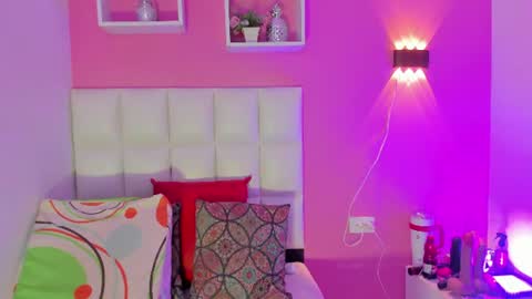 Snapshot of alanna_hot3 chatting on 06.22.26 Ana online show from 06.22.26