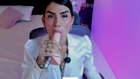 Snapshot of alanna_wild chatting on 06.26.26 Alana online show from 06.26.26
