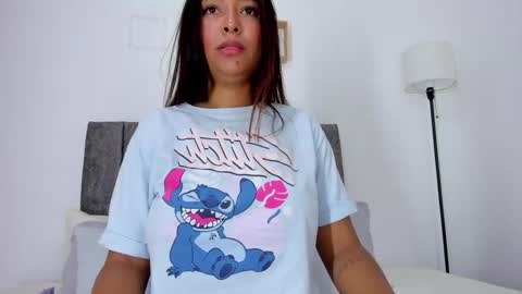 Snapshot of alannajones1 chatting on 11.11.25 Alanna online show from 11.11.25