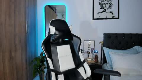 alannaughty_ online show from 04.11.26