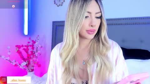 Snapshot of ale_love_ chatting on 10.17.25 ALE LOVE online show from 10.17.25