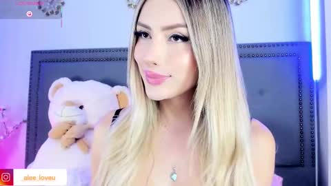 Snapshot of ale_love_ chatting on 10.18.25 ALE LOVE online show from 10.18.25