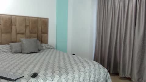 Snapshot of aleejhandra chatting on 11.25.25 alejandra online show from 11.25.25