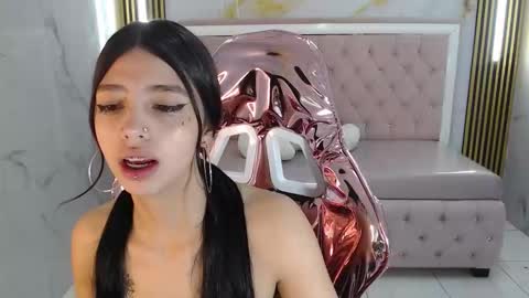 Snapshot of alehp_rose_s chatting on 11.11.25 Ale online show from 11.11.25