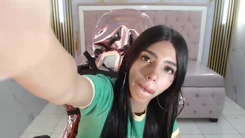 Snapshot of alehp_rose_s chatting on 11.28.25 Ale online show from 11.28.25