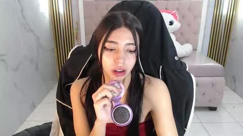 Snapshot of alehp_rose_s chatting on 12.05.25 Ale online show from 12.05.25