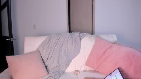 alejandraaa_ online show from 12.18.25