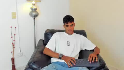 Snapshot of alejandro_williams chatting on 06.29.26 Alejandro williams online show from 06.29.26