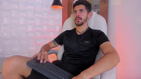 Snapshot of alejandrostorm chatting on 10.21.25 Alejo online show from 10.21.25