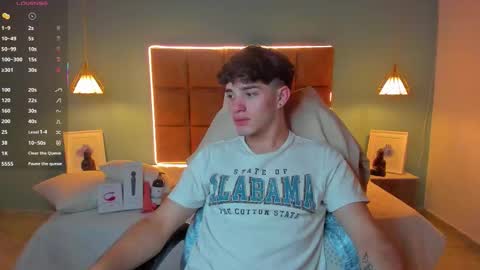 Snapshot of alejootwink chatting on 10.13.25 ALejoo Saenz online show from 10.13.25