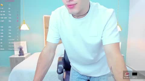 Snapshot of alejootwink chatting on 10.22.25 ALejoo Saenz online show from 10.22.25