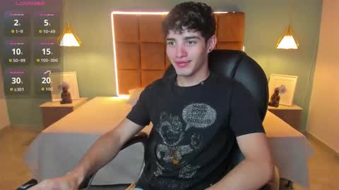 Snapshot of alejootwink chatting on 11.03.25 ALejoo Saenz online show from 11.03.25