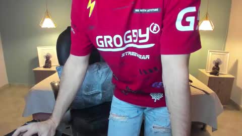 Snapshot of alejootwink chatting on 11.16.25 ALejoo Saenz online show from 11.16.25