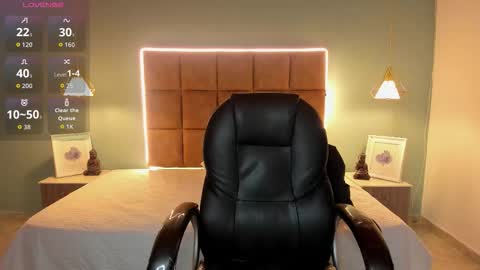 Snapshot of alejootwink chatting on 11.22.25 ALejoo Saenz online show from 11.22.25