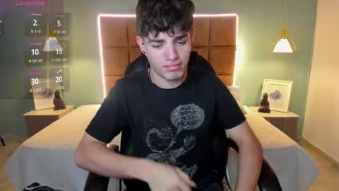 Snapshot of alejootwink chatting on 11.23.25 ALejoo Saenz online show from 11.23.25