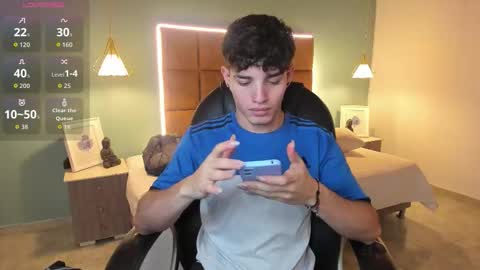 Snapshot of alejootwink chatting on 11.24.25 ALejoo Saenz online show from 11.24.25