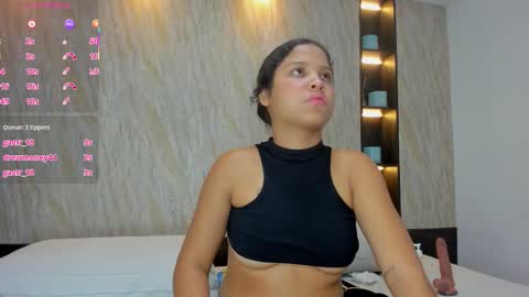 Snapshot of alena_brown chatting on 11.07.25 ALENA online show from 11.07.25