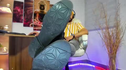 Snapshot of alessandro__wye chatting on 02.11.25 ALESSANDRO WYE online show from 02.11.25