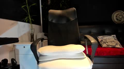 Snapshot of alessandro__wye chatting on 09.14.25 ALESSANDRO WYE online show from 09.14.25