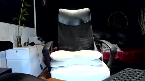 Snapshot of alessandro__wye chatting on 11.03.25 ALESSANDRO WYE online show from 11.03.25