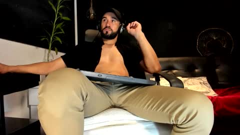 Snapshot of alessandro__wye chatting on 11.20.25 ALESSANDRO WYE online show from 11.20.25