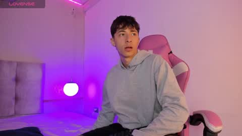 Snapshot of alessandro_dybala chatting on 01.10.25 Alessandro Dybala online show from 01.10.25